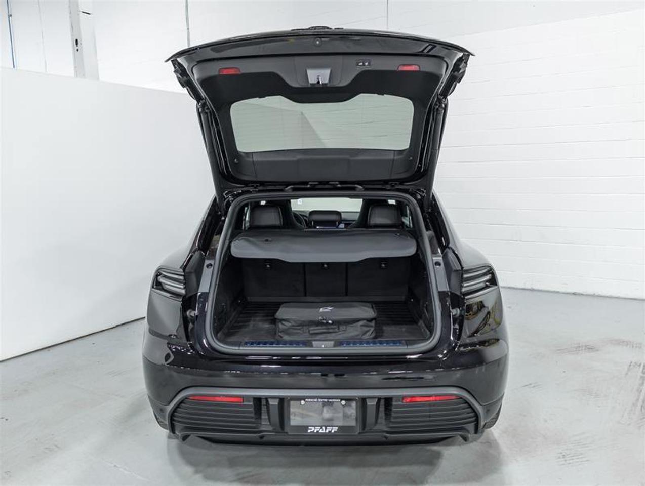 2026 Porsche Macan  Photo