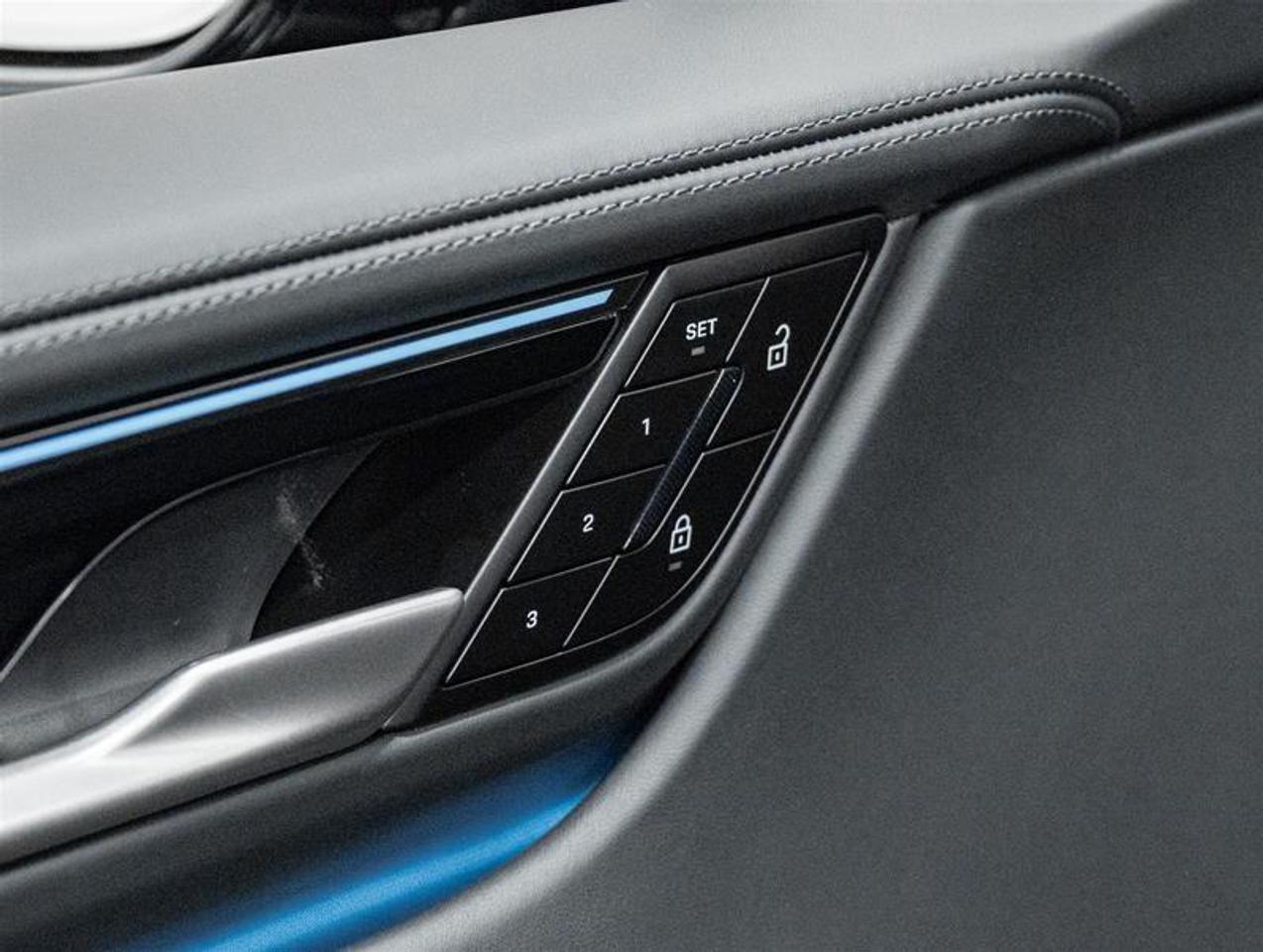 2026 Porsche Macan  Photo