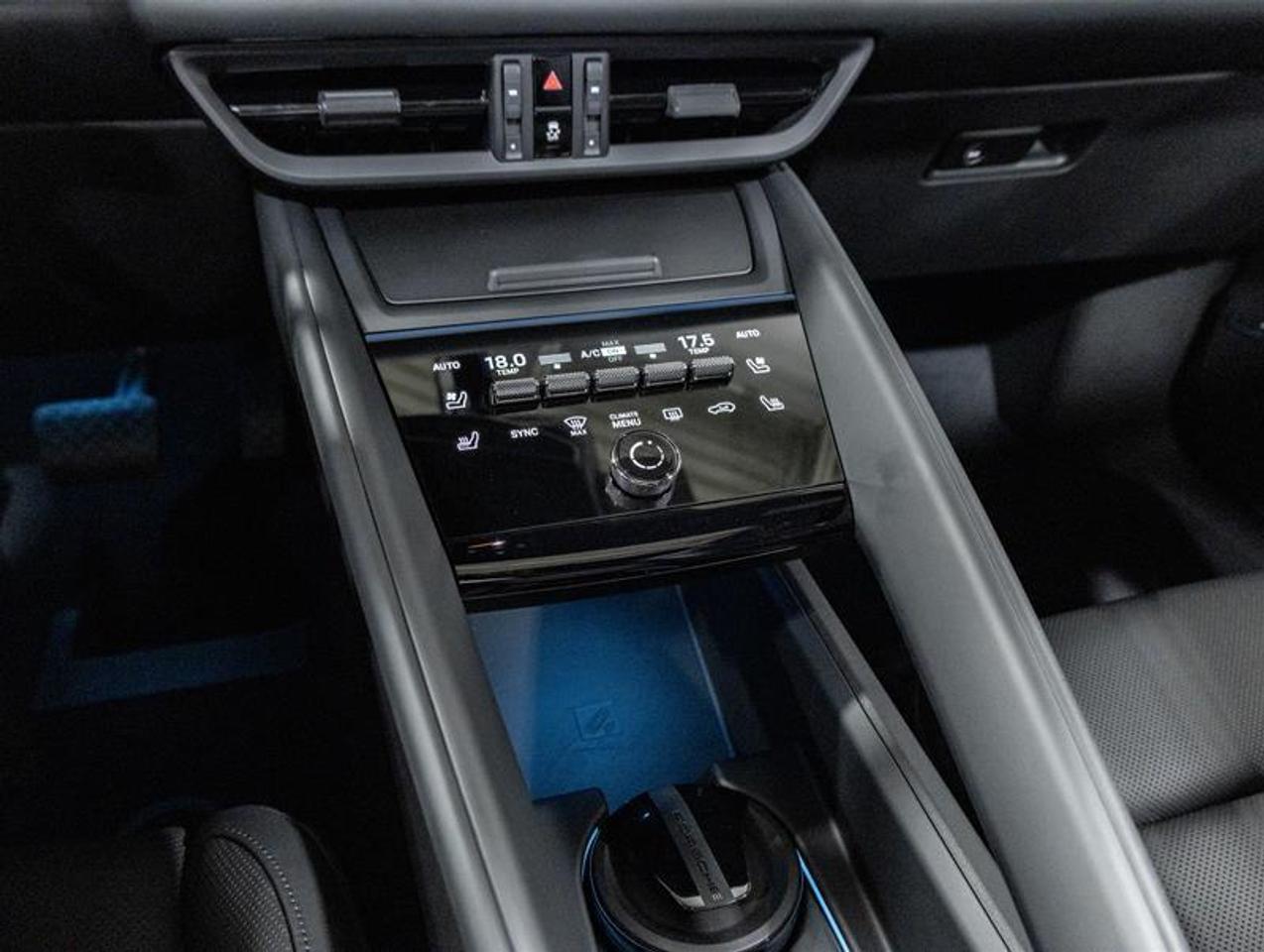 2026 Porsche Macan  Photo