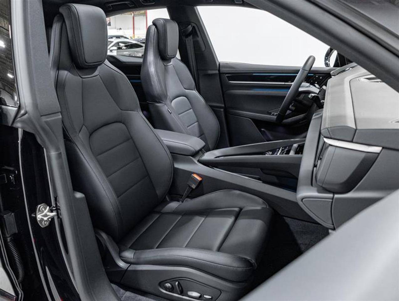 2026 Porsche Macan  Photo