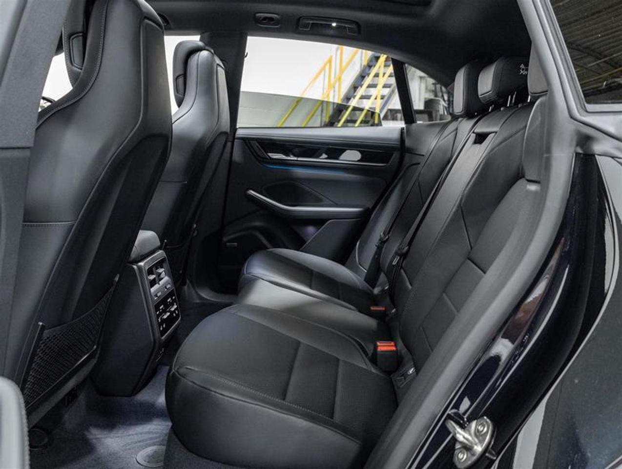 2026 Porsche Macan  Photo