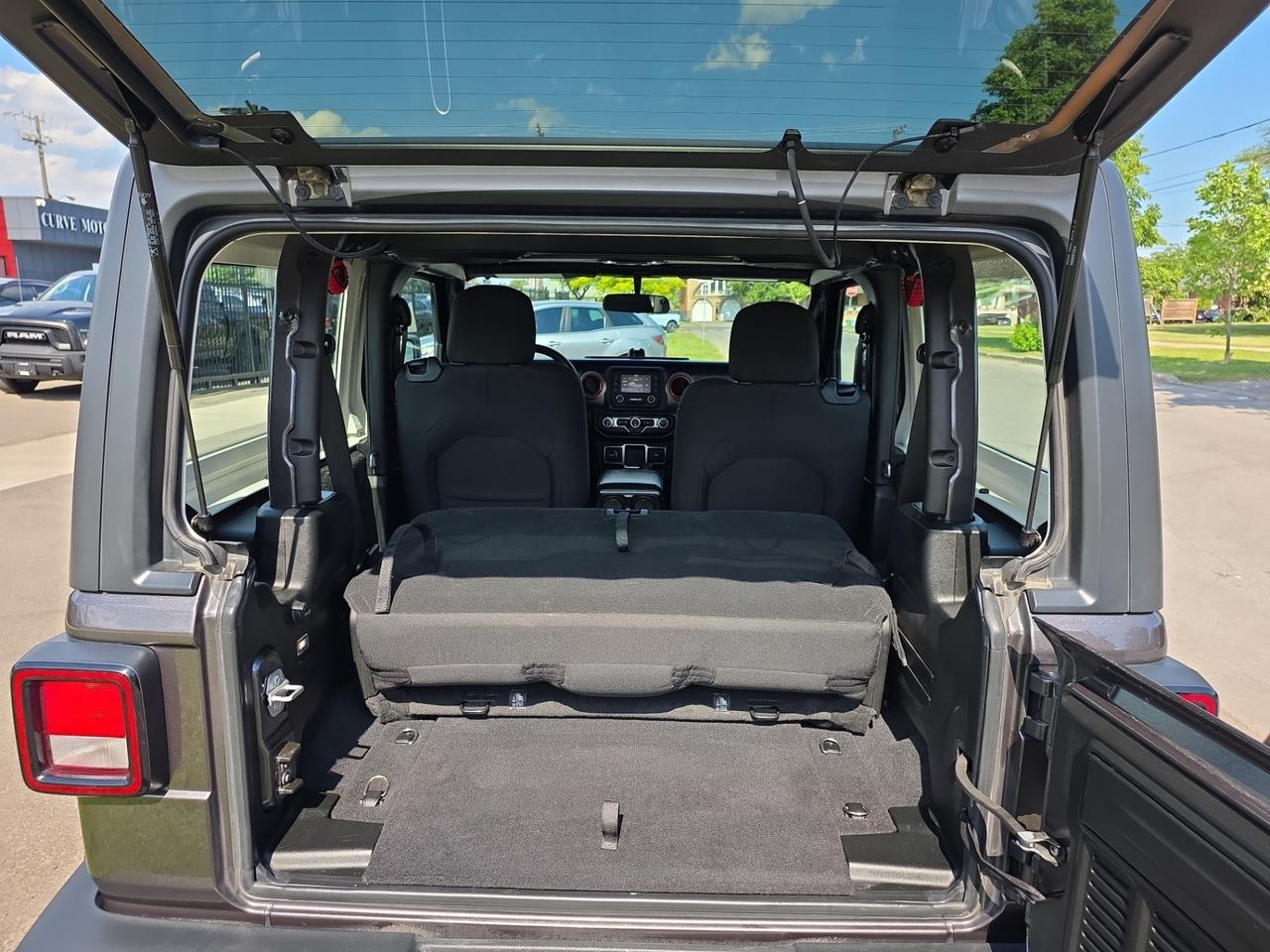 2020 Jeep Wrangler Sport 4x4 * NO ACCIDENTS / VERY LOW KM / AUTOMATIC Photo