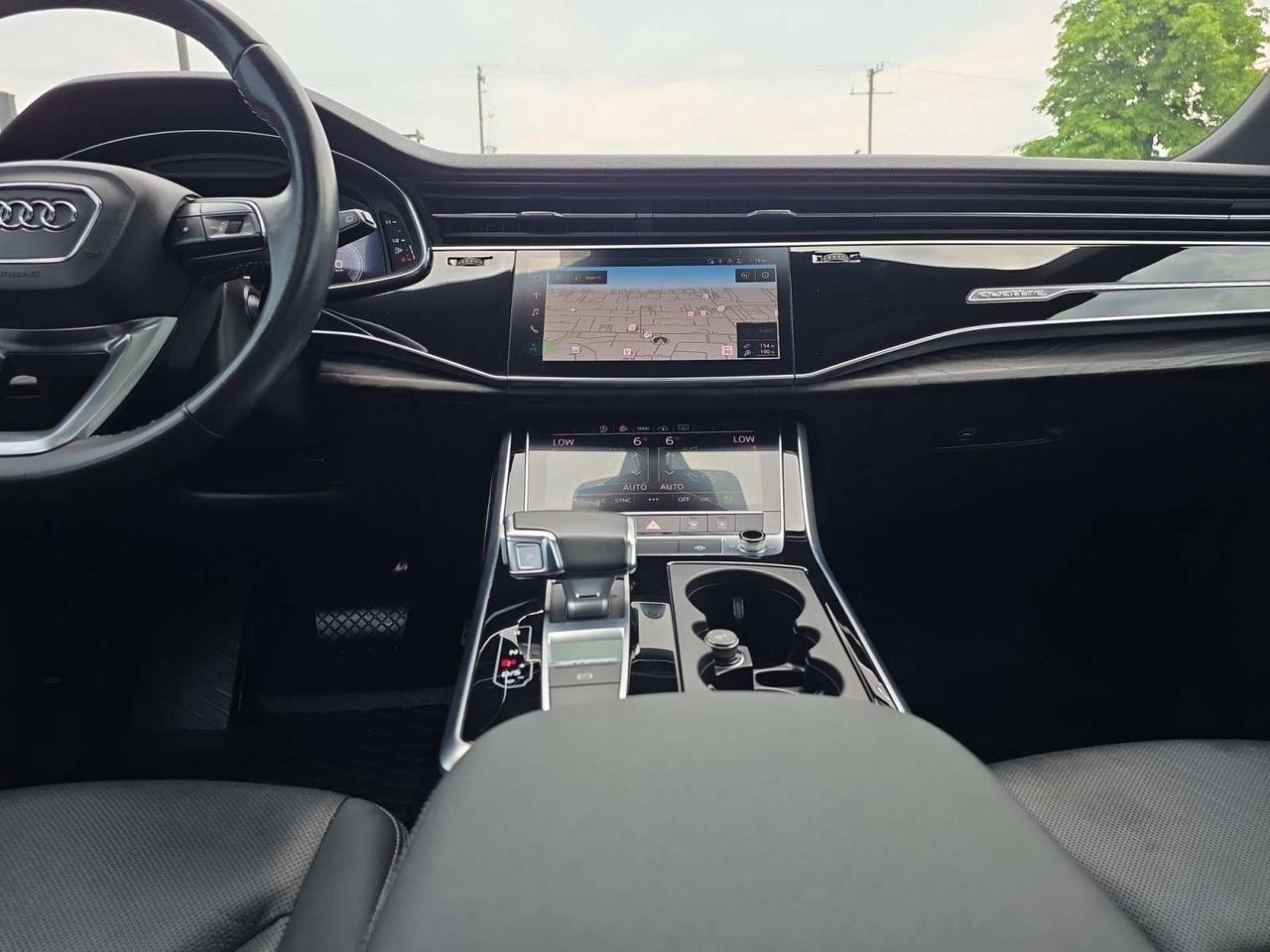2021 Audi Q8 Progressiv 55 BLACK OPTICS * S-LINE / NO ACCIDENTS / 22 WHEELS / DRIVER ASSIST Photo