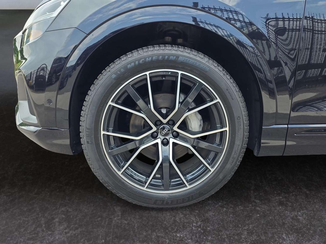 2021 Audi Q8 Progressiv 55 BLACK OPTICS * S-LINE / NO ACCIDENTS / 22 WHEELS / DRIVER ASSIST Photo