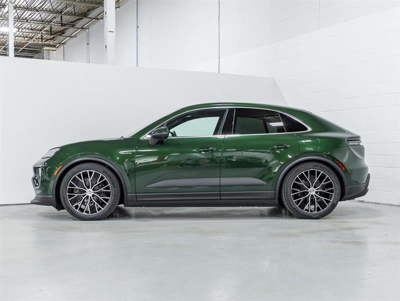 2026 Porsche Macan  Photo4