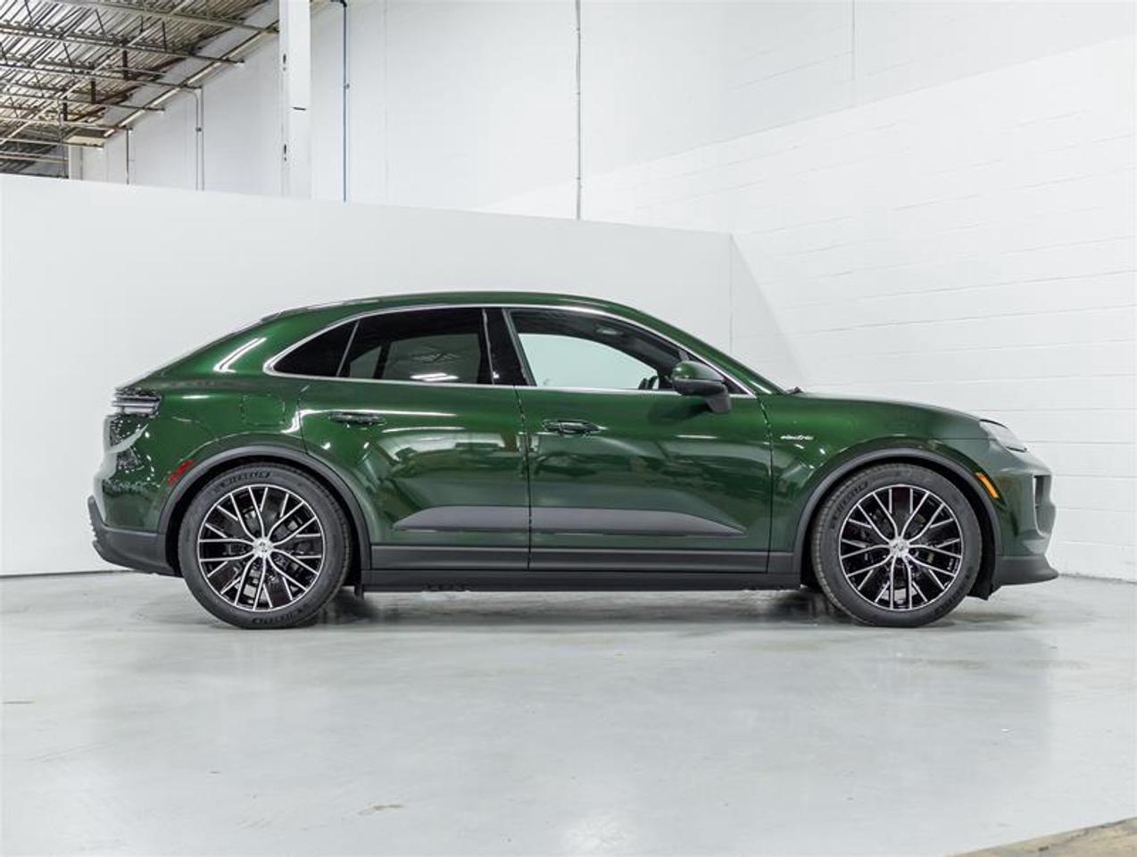 2026 Porsche Macan  Photo