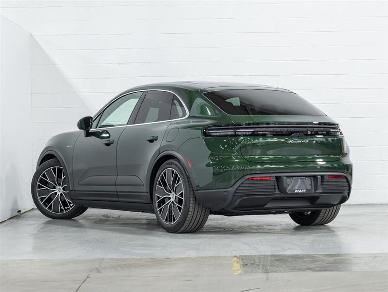 2026 Porsche Macan  Photo