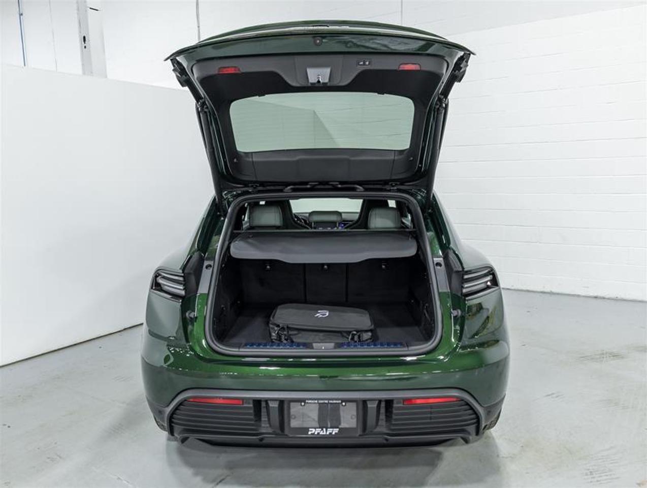 2026 Porsche Macan  Photo