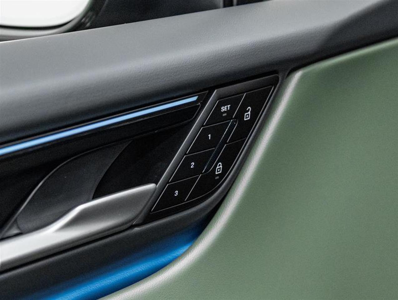 2026 Porsche Macan  Photo