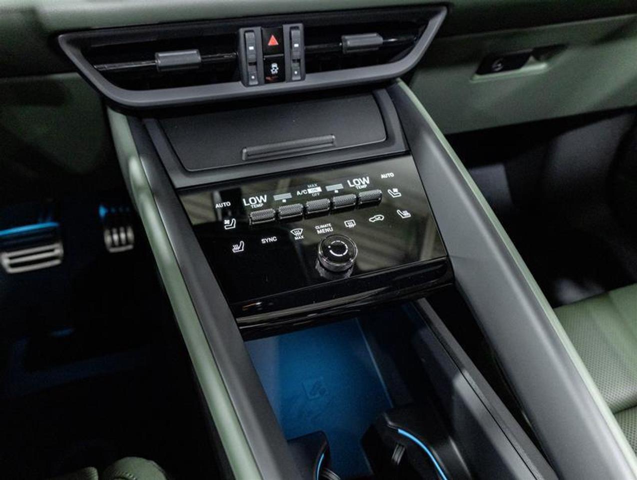 2026 Porsche Macan  Photo