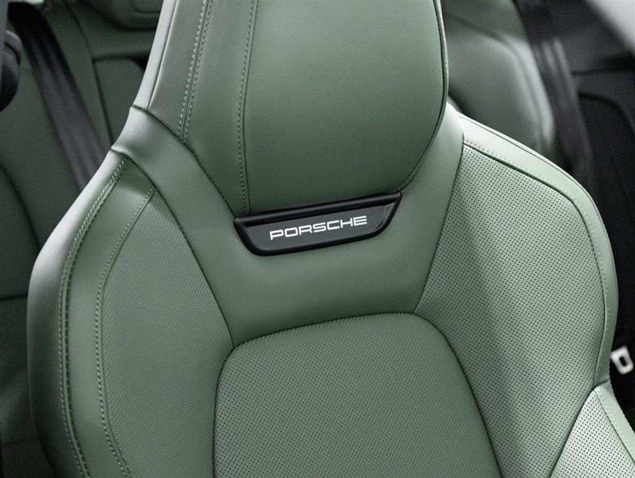 2026 Porsche Macan  Photo