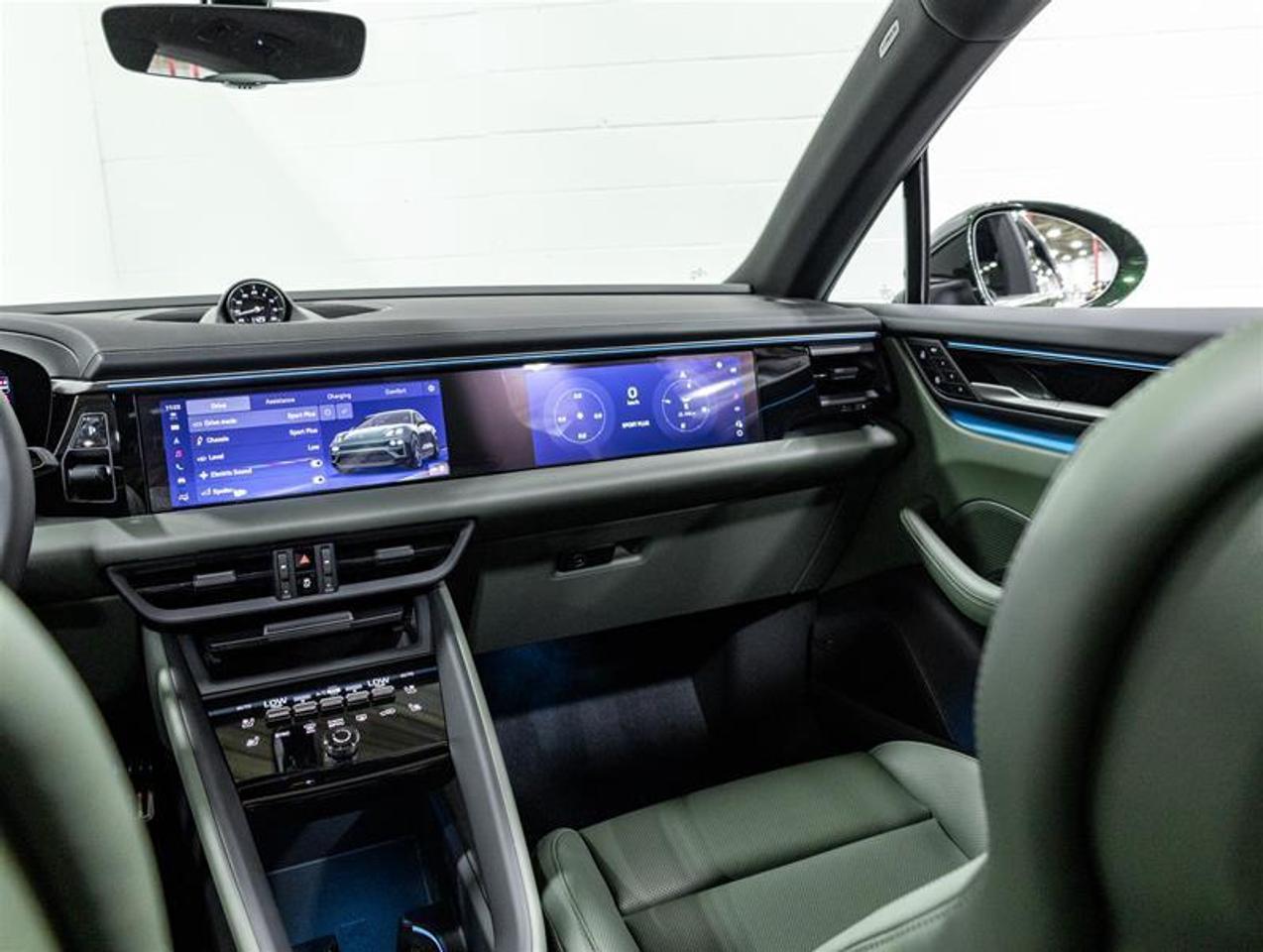 2026 Porsche Macan  Photo