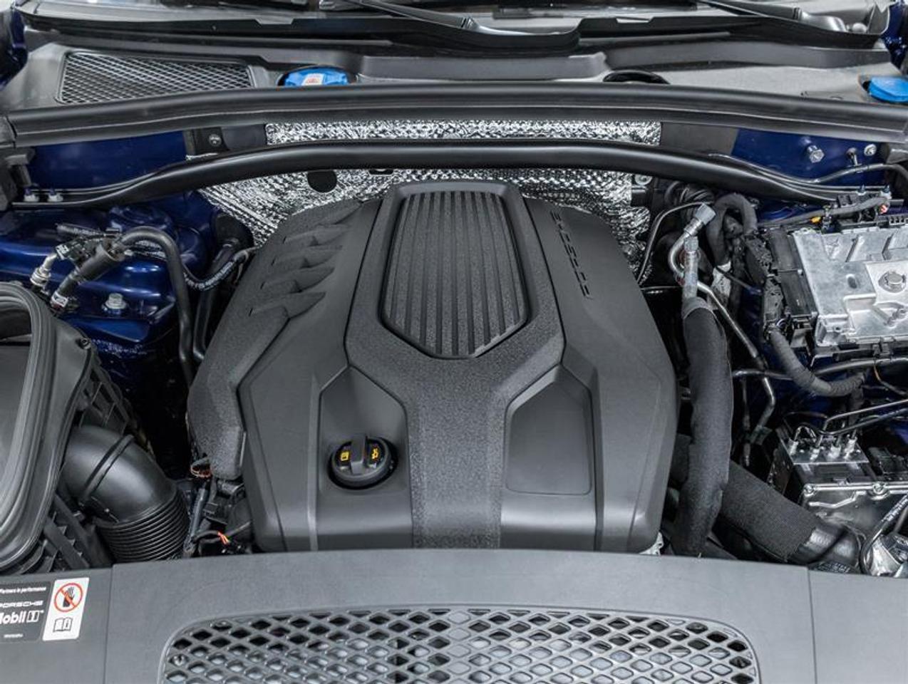 2026 Porsche Macan  Photo2