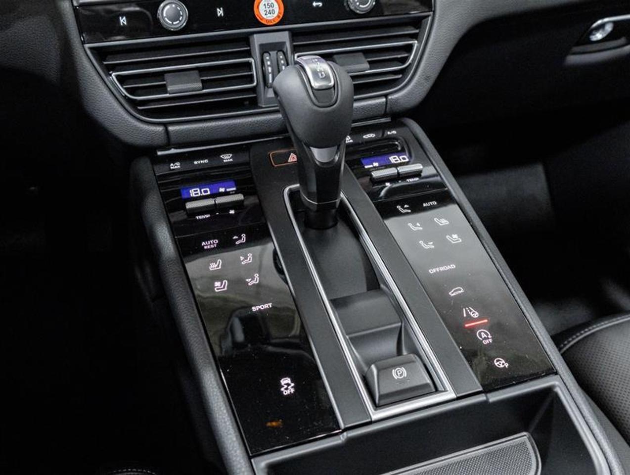 2026 Porsche Macan  Photo