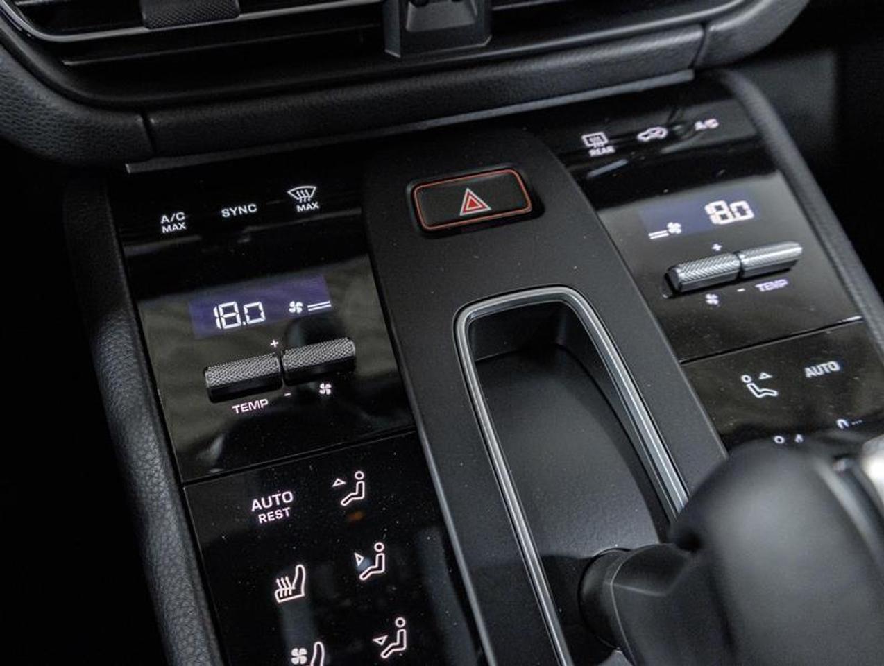 2026 Porsche Macan  Photo