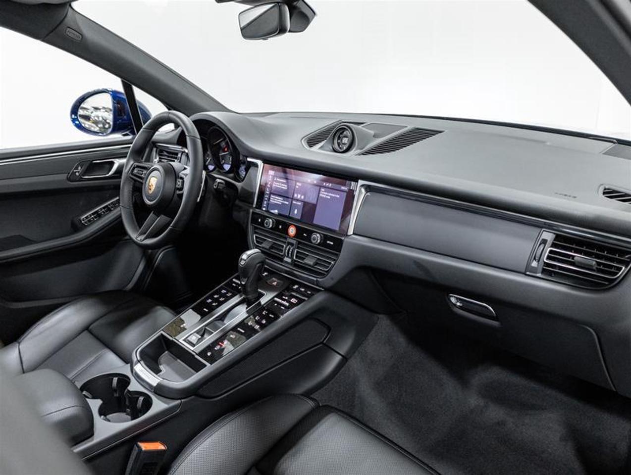 2026 Porsche Macan  Photo