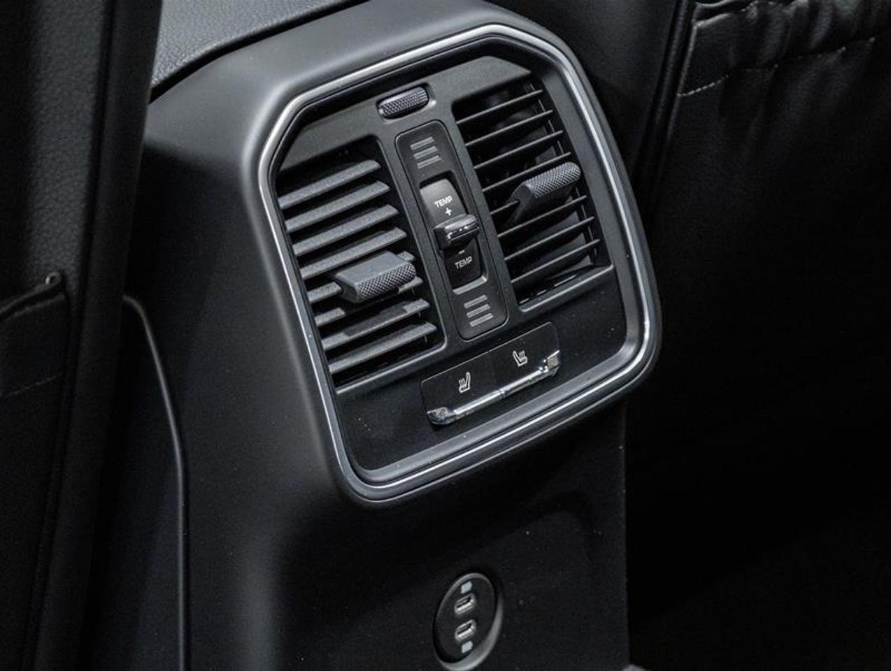 2026 Porsche Macan  Photo