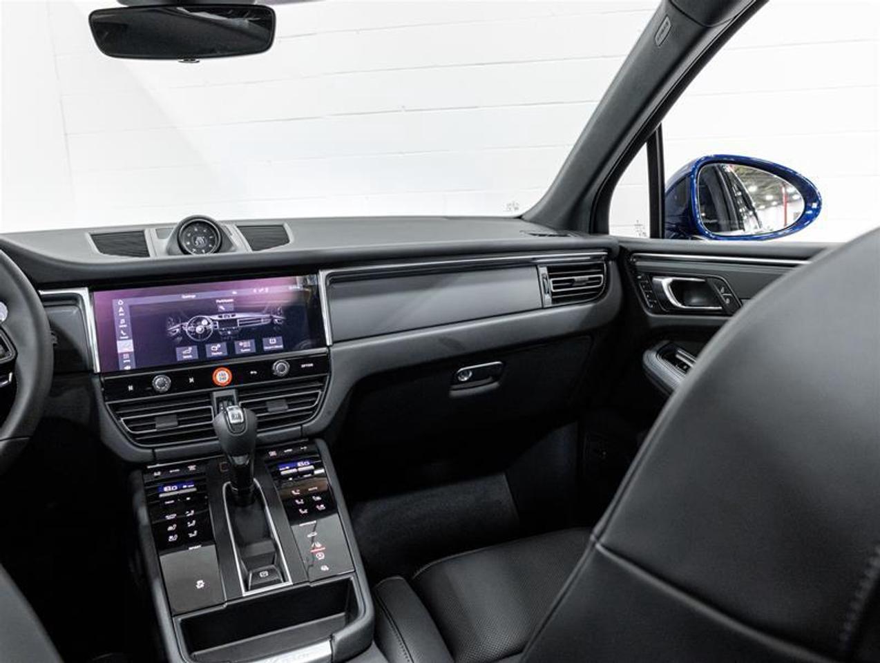 2026 Porsche Macan  Photo