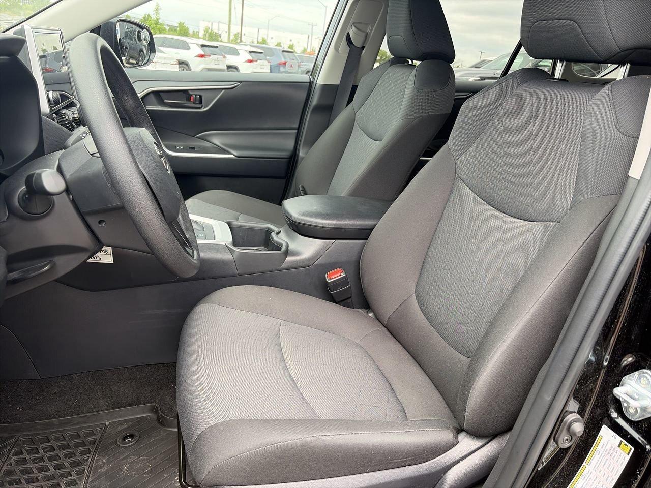 2025 Toyota RAV4 Hybrid LE AWD 6.95%TCUV   CLOTH   WIRELESS CARPLAY/ANDROI Photo