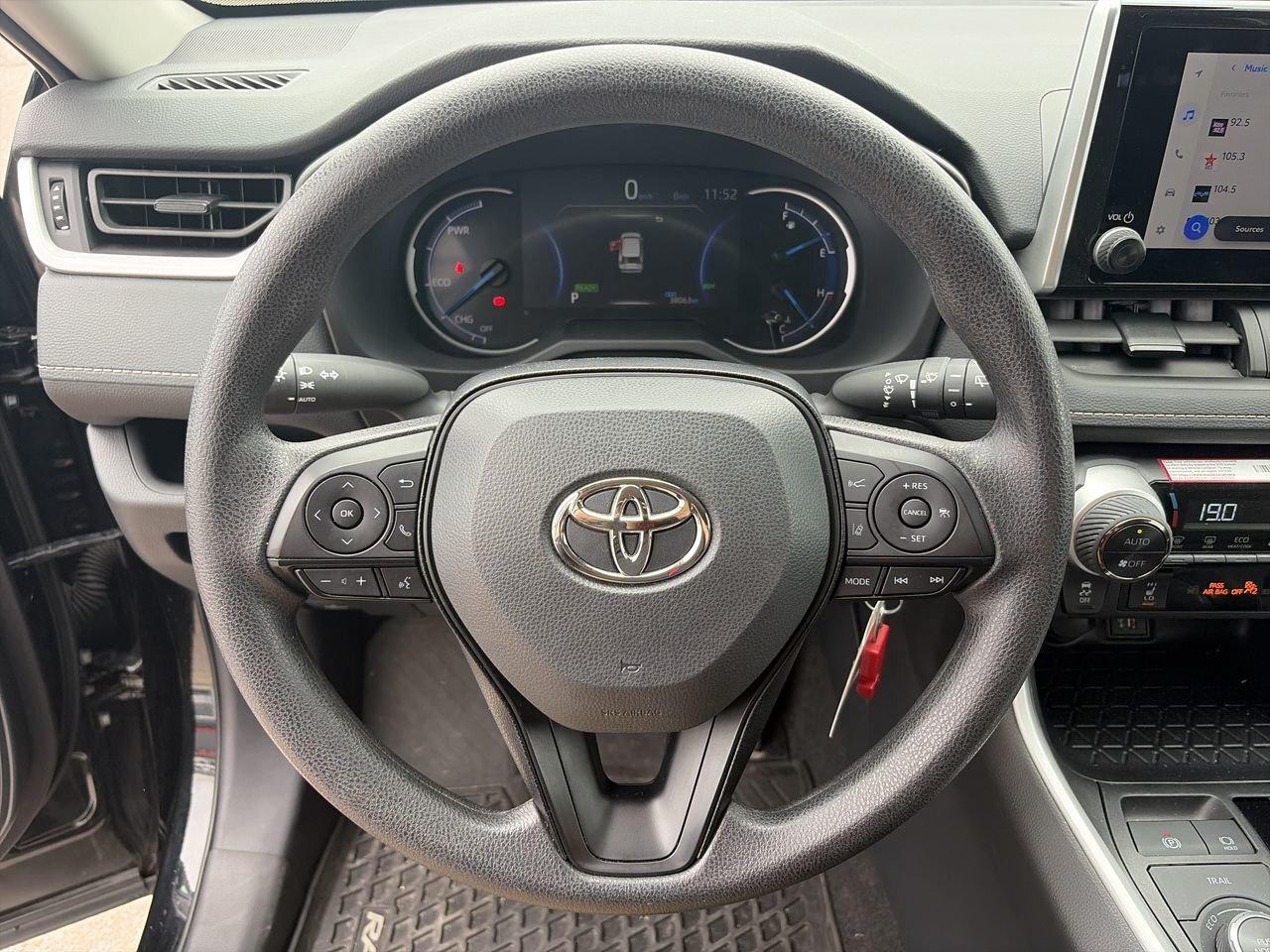 2025 Toyota RAV4 Hybrid LE AWD 6.95%TCUV   CLOTH   WIRELESS CARPLAY/ANDROI Photo