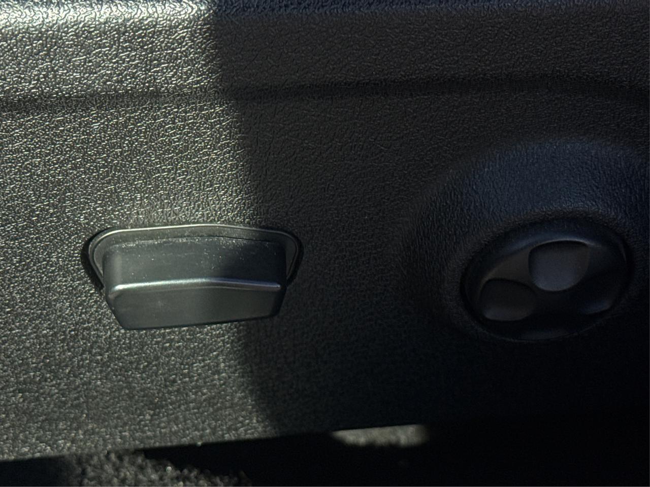 2013 Dodge Journey 7 PASS LEATHER DVD HEATED SEATS WE FINANCE ALL! Photo