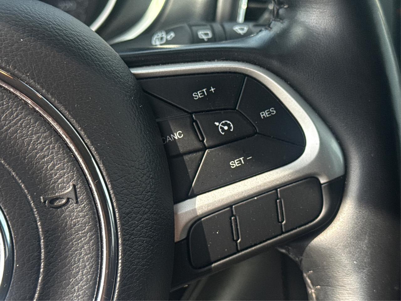 2021 Jeep Compass HEATED SEATS REAR CAM MINT WE FINANCE ALL CREDIT! Photo