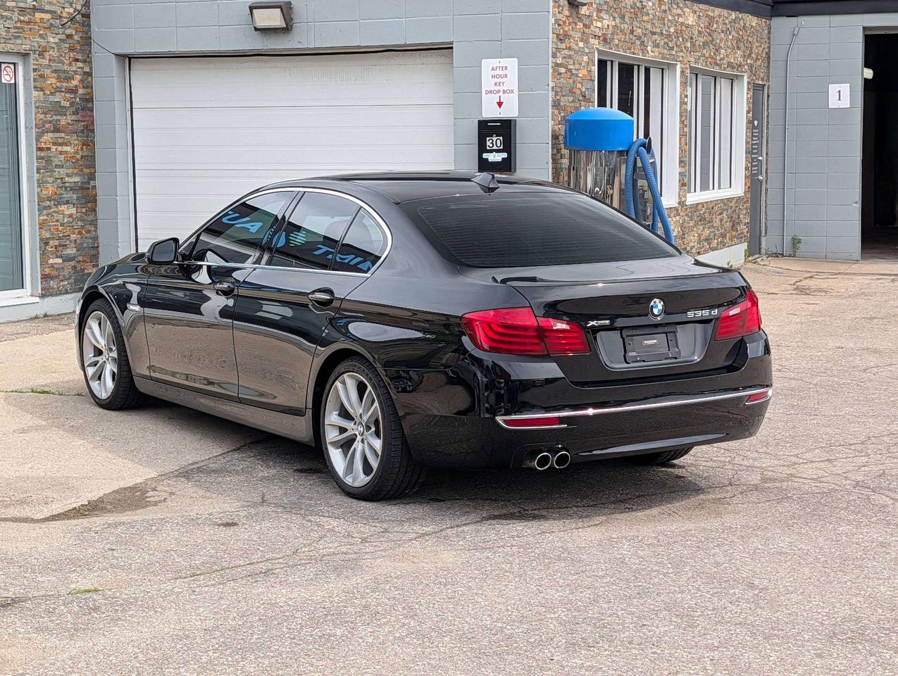 2015 BMW 5 Series Clean CarFax   Dealer Serviced   2 Keys Photo