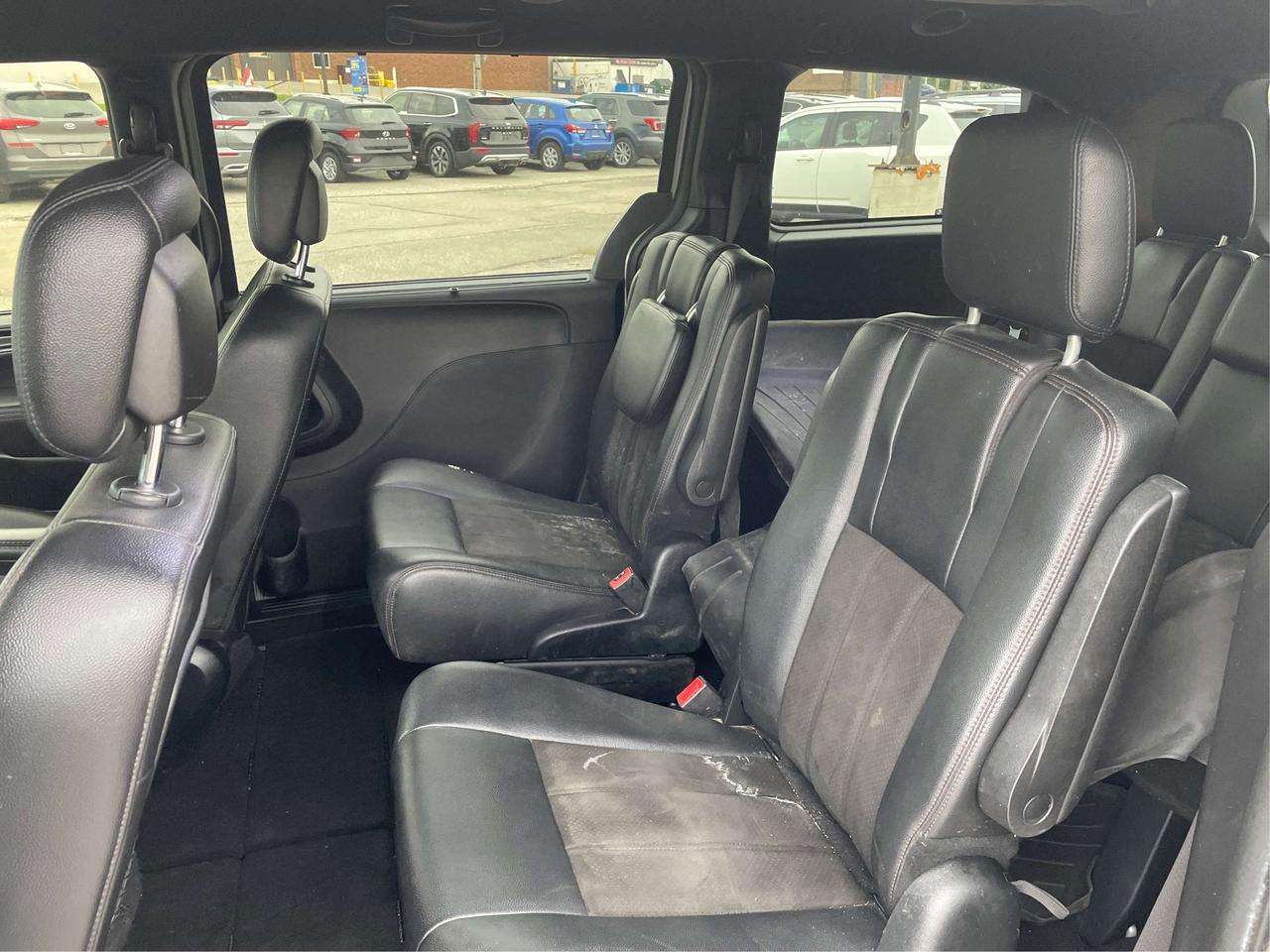2020 Dodge Grand Caravan Premium + DVD REAR CAM WE FINANCE ALL CREDIT Photo