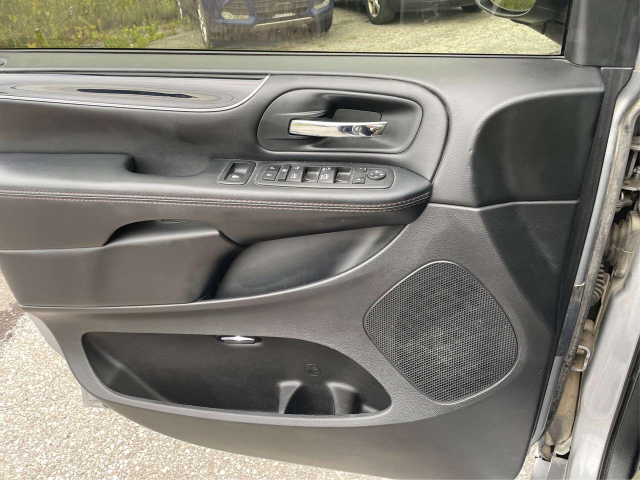 2020 Dodge Grand Caravan Premium + DVD REAR CAM WE FINANCE ALL CREDIT Photo