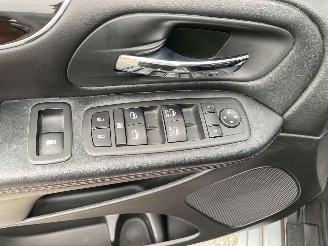 2020 Dodge Grand Caravan Premium + DVD REAR CAM WE FINANCE ALL CREDIT Photo