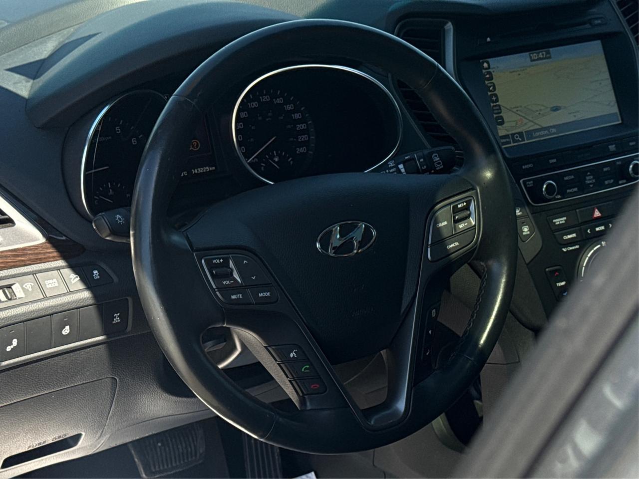 2018 Hyundai Santa Fe Sport AWD NAV SUNROOF LEATHER! WE FINANCE ALL CREDIT! Photo