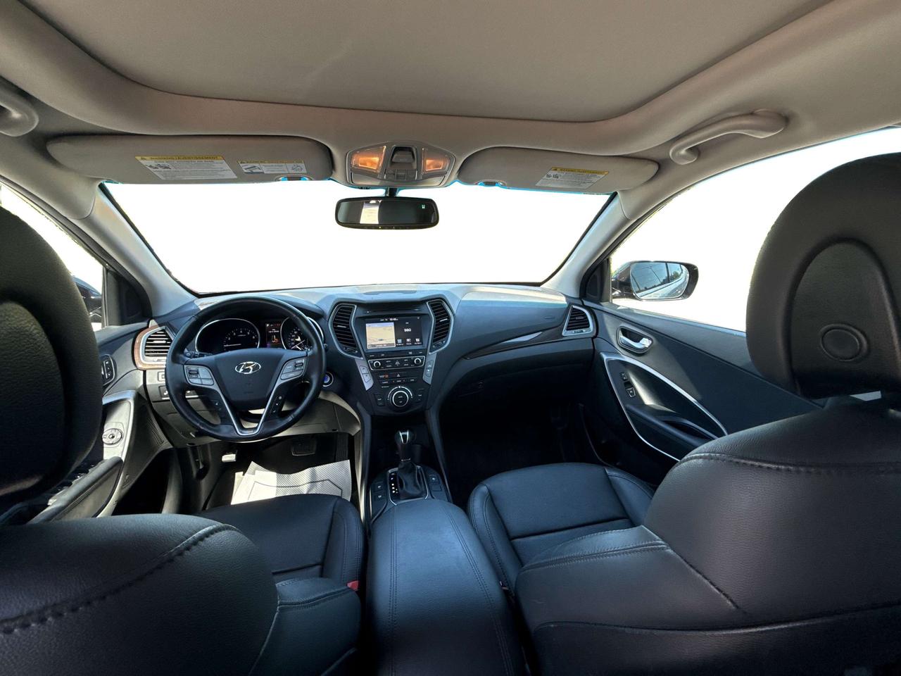 2018 Hyundai Santa Fe AWD NAV SUNROOF LEATHER! WE FINANCE ALL CREDIT! Photo