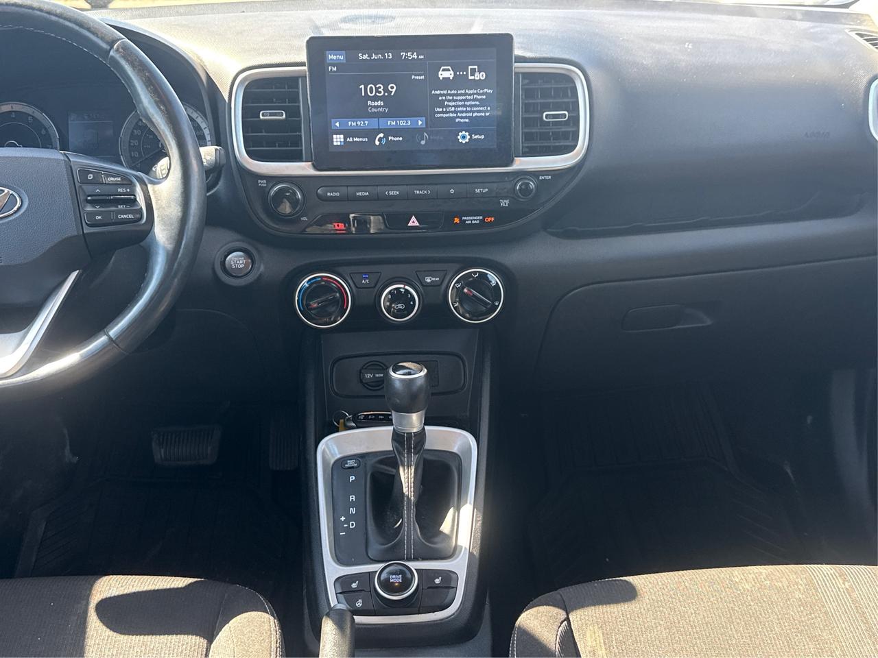 2020 Hyundai Venue Preferred IVT H-SEATS MINT! WE FINANCE ALL CREDIT! Photo