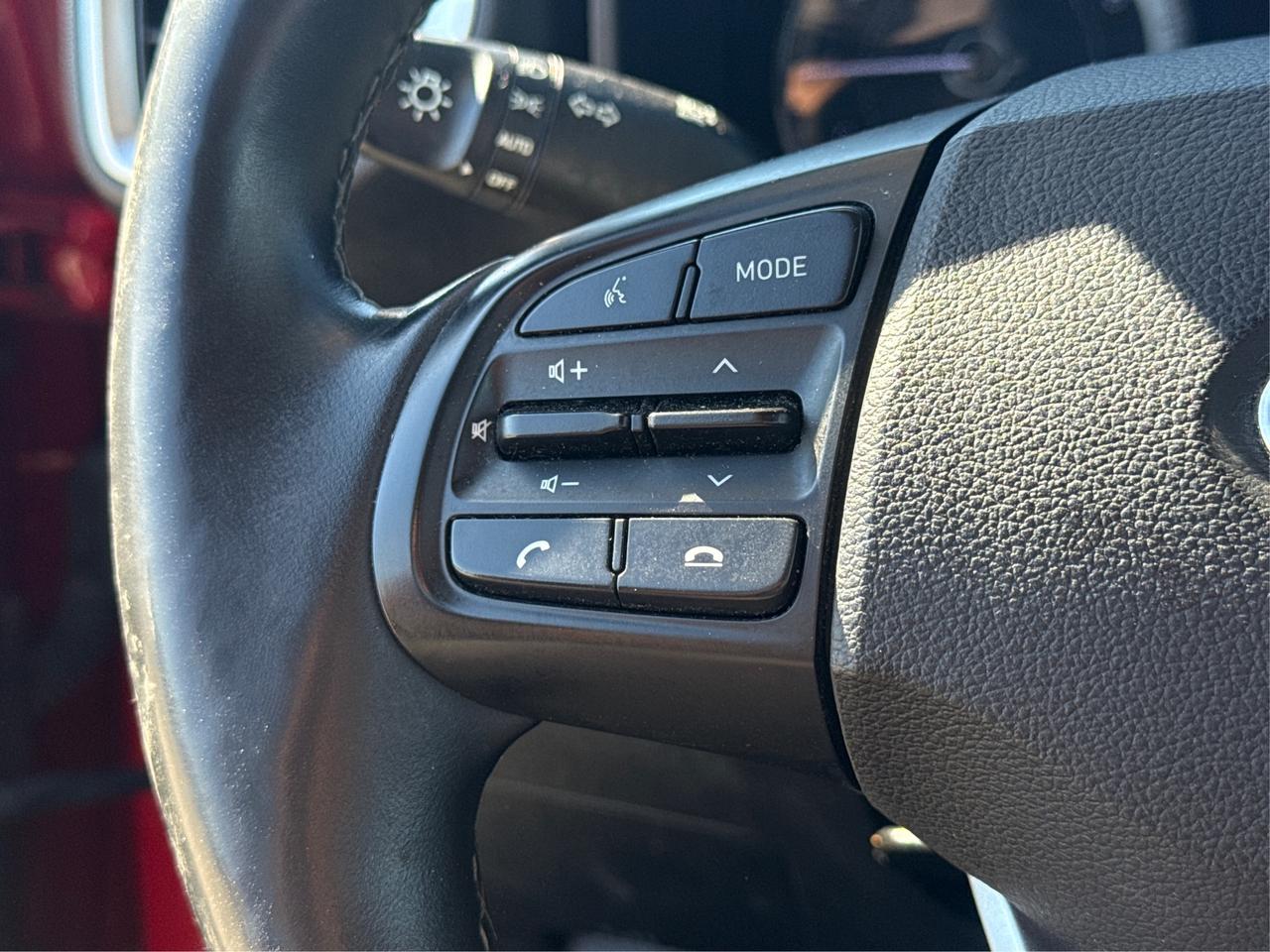 2020 Hyundai Venue Preferred IVT H-SEATS MINT! WE FINANCE ALL CREDIT! Photo