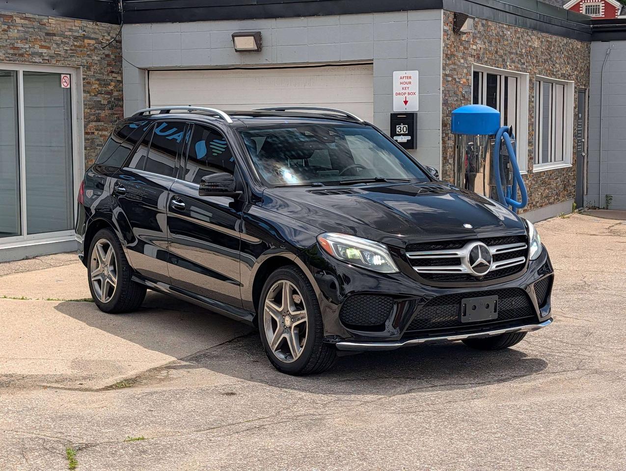 2016 Mercedes-Benz AMG GLE 43 Clean CarFax   Dealer Serviced   2 Keys Photo3