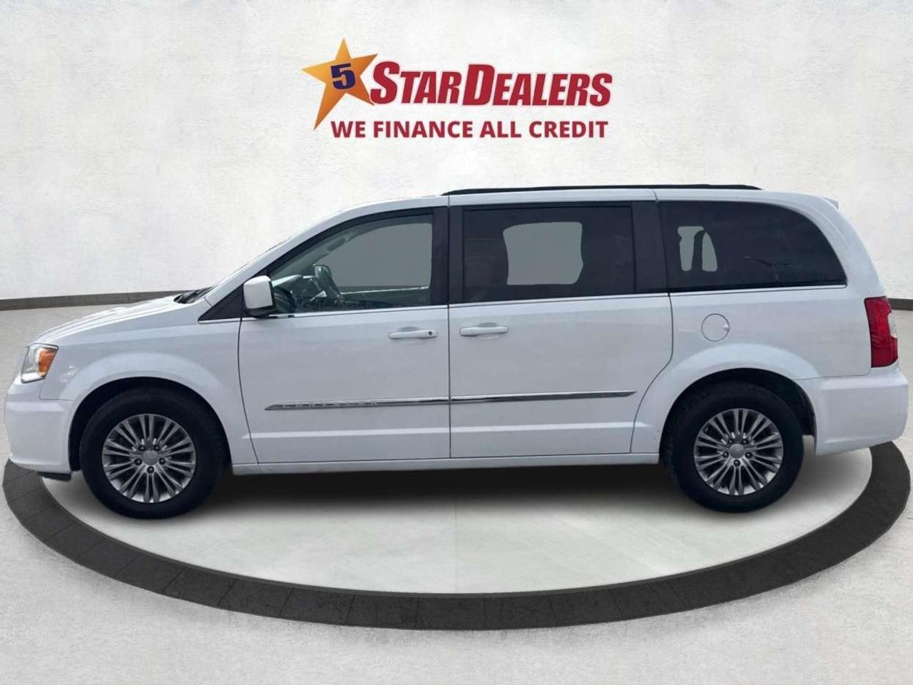2015 Chrysler Town & Country NAV LEATHER MUST SEE WE FINANCE ALL CREDIT! Photo3