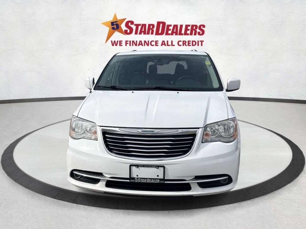 2015 Chrysler Town & Country NAV LEATHER MUST SEE WE FINANCE ALL CREDIT! Photo1