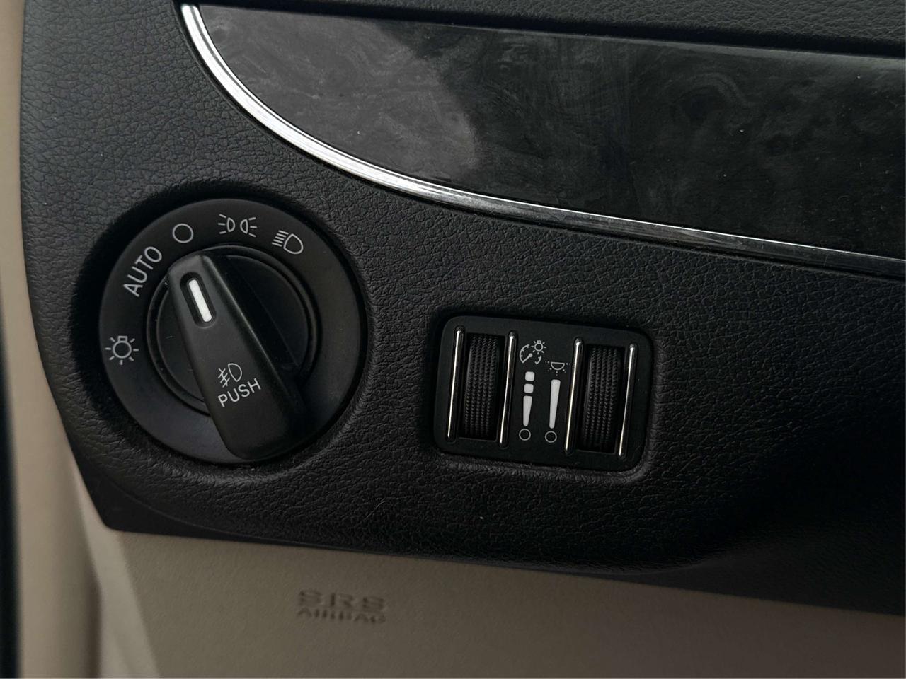 2015 Chrysler Town & Country NAV LEATHER MUST SEE WE FINANCE ALL CREDIT! Photo