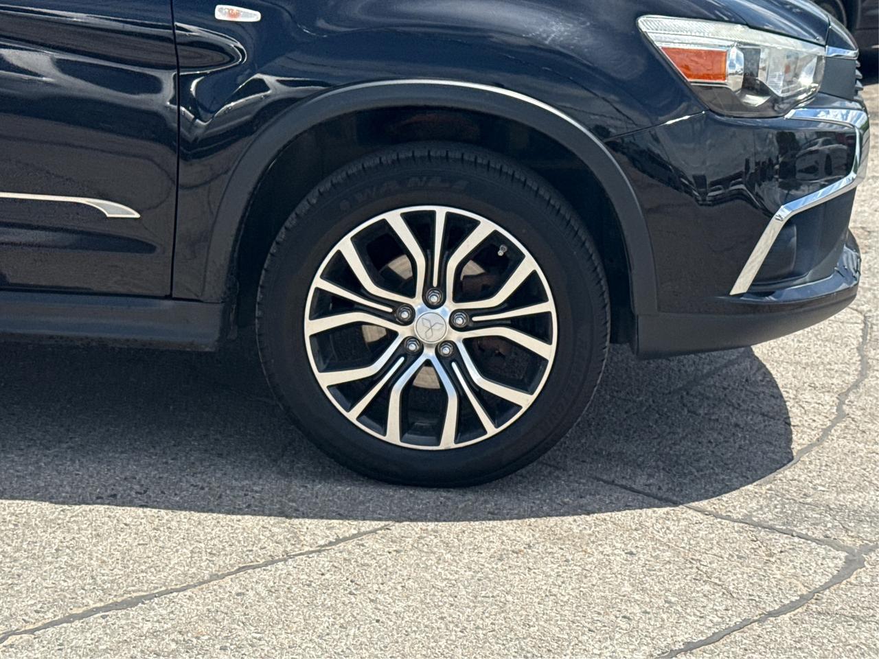 2017 Mitsubishi RVR AWD Limited Edition MINT! WE FINANCE ALL CREDIT! Photo