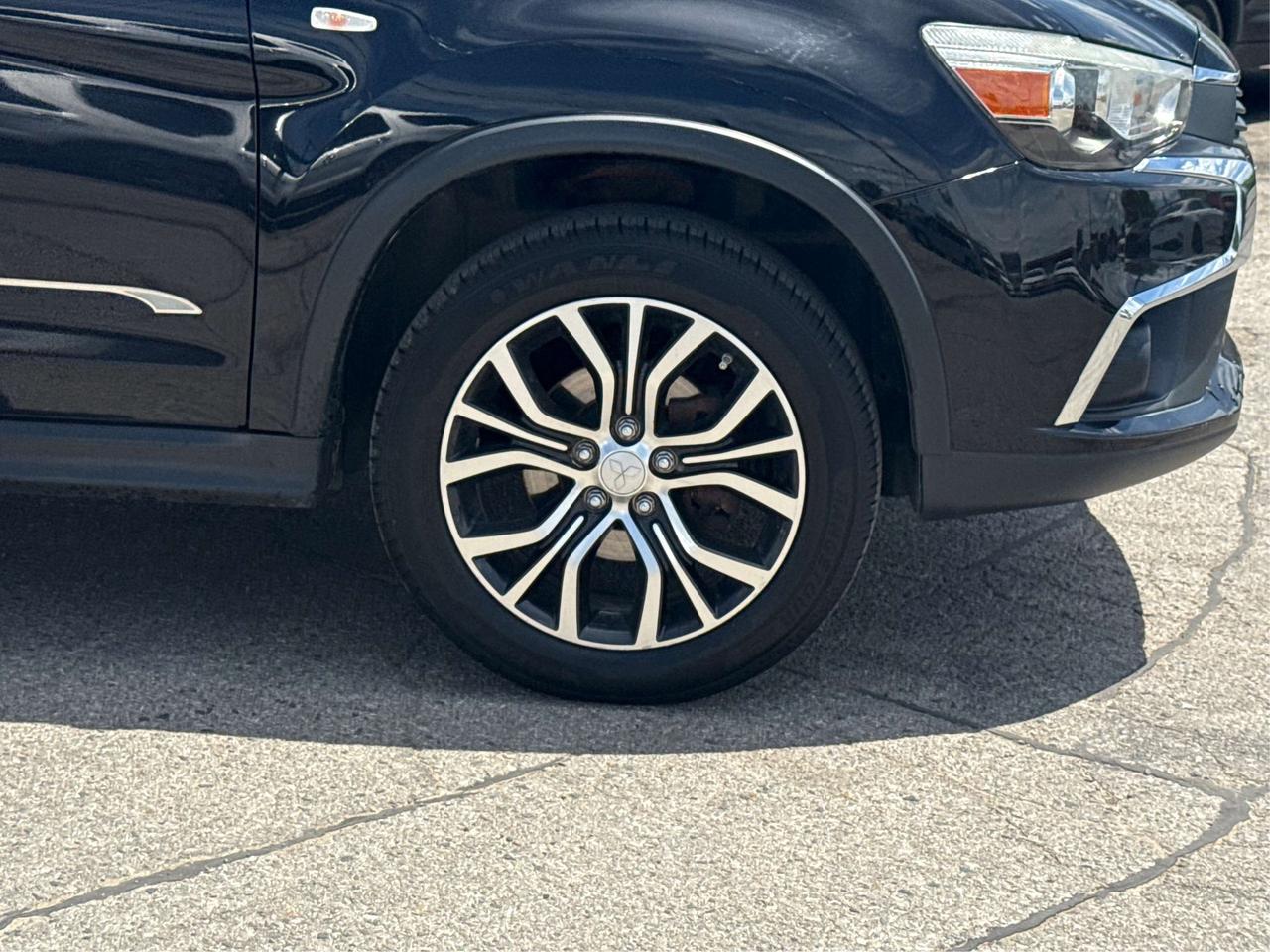 2017 Mitsubishi RVR AWD Limited Edition MINT! WE FINANCE ALL CREDIT! Photo
