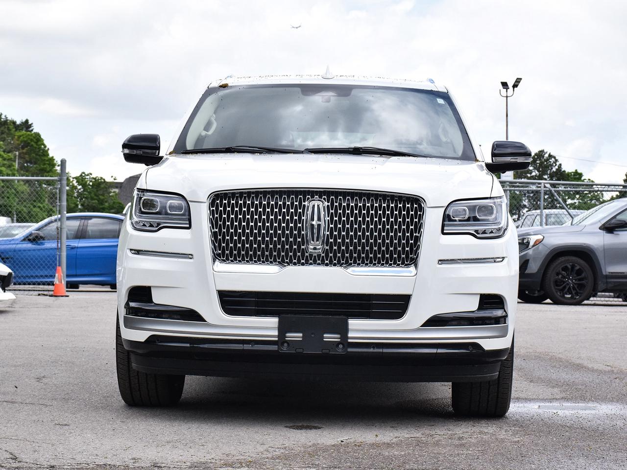 2024 Lincoln Navigator LONG ONE OWNER NO ACCIDENT LIKE NEW ONLY 39,634KMS Photo3