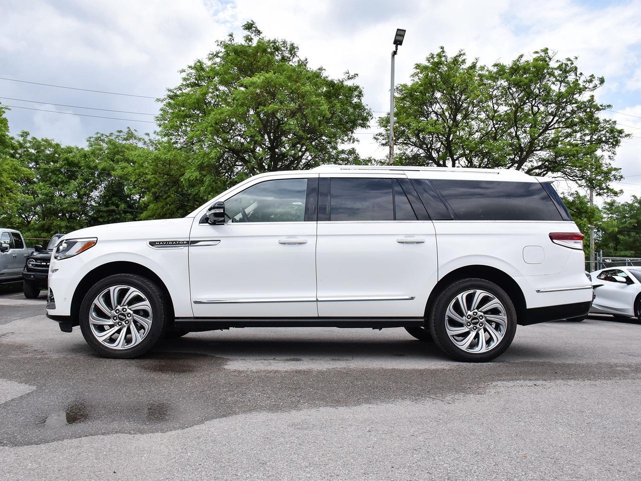 2024 Lincoln Navigator LONG ONE OWNER NO ACCIDENT LIKE NEW ONLY 39,634KMS Photo4