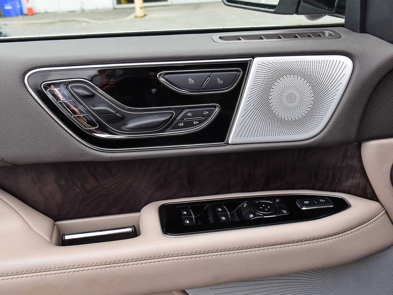 2024 Lincoln Navigator LONG ONE OWNER NO ACCIDENT LIKE NEW ONLY 39,634KMS Photo