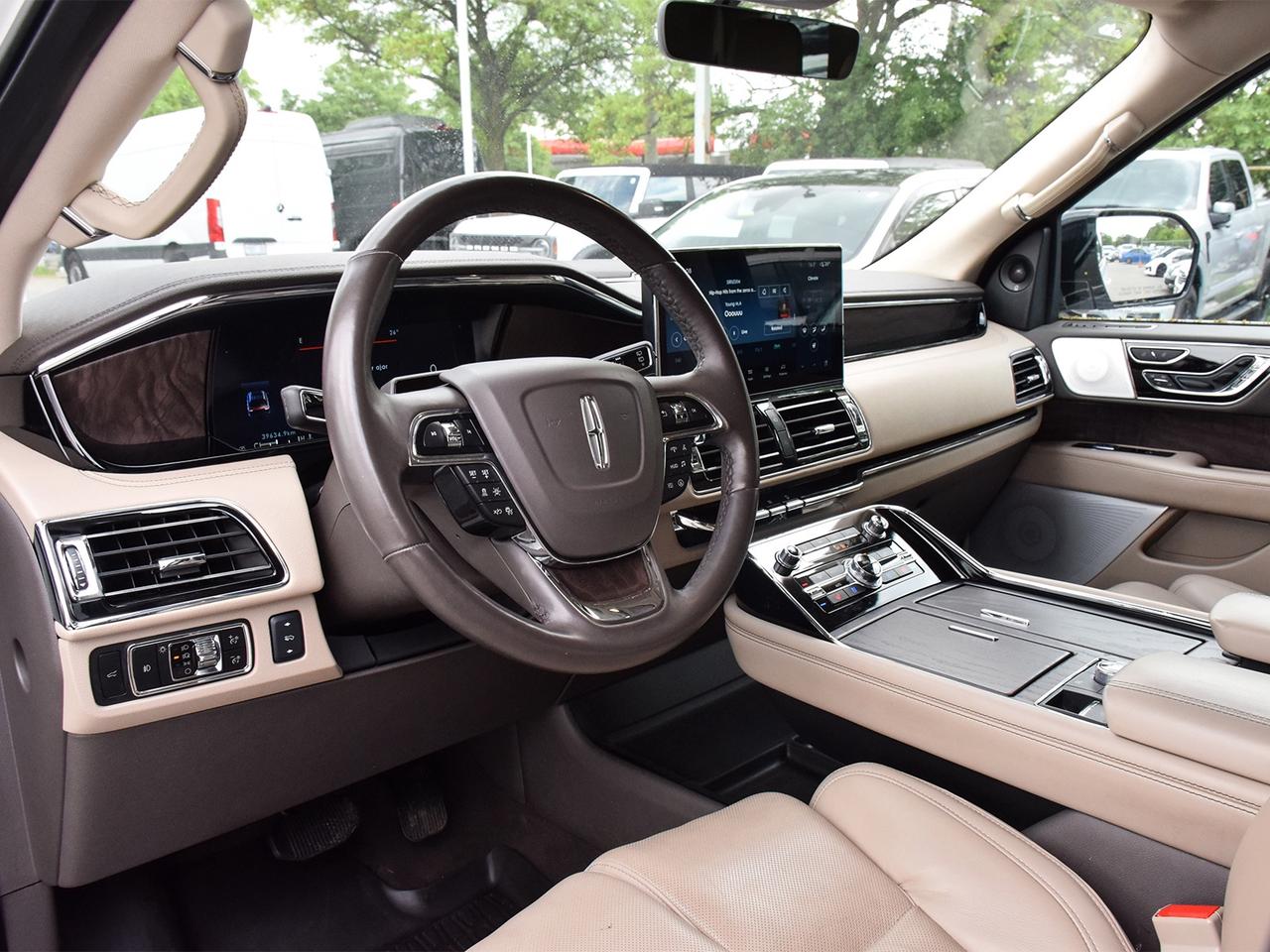2024 Lincoln Navigator LONG ONE OWNER NO ACCIDENT LIKE NEW ONLY 39,634KMS Photo