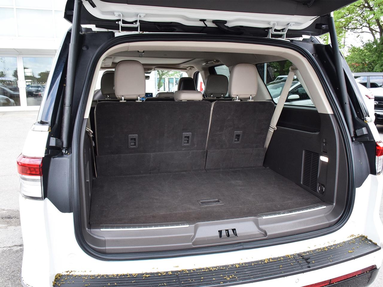 2024 Lincoln Navigator LONG ONE OWNER NO ACCIDENT LIKE NEW ONLY 39,634KMS Photo