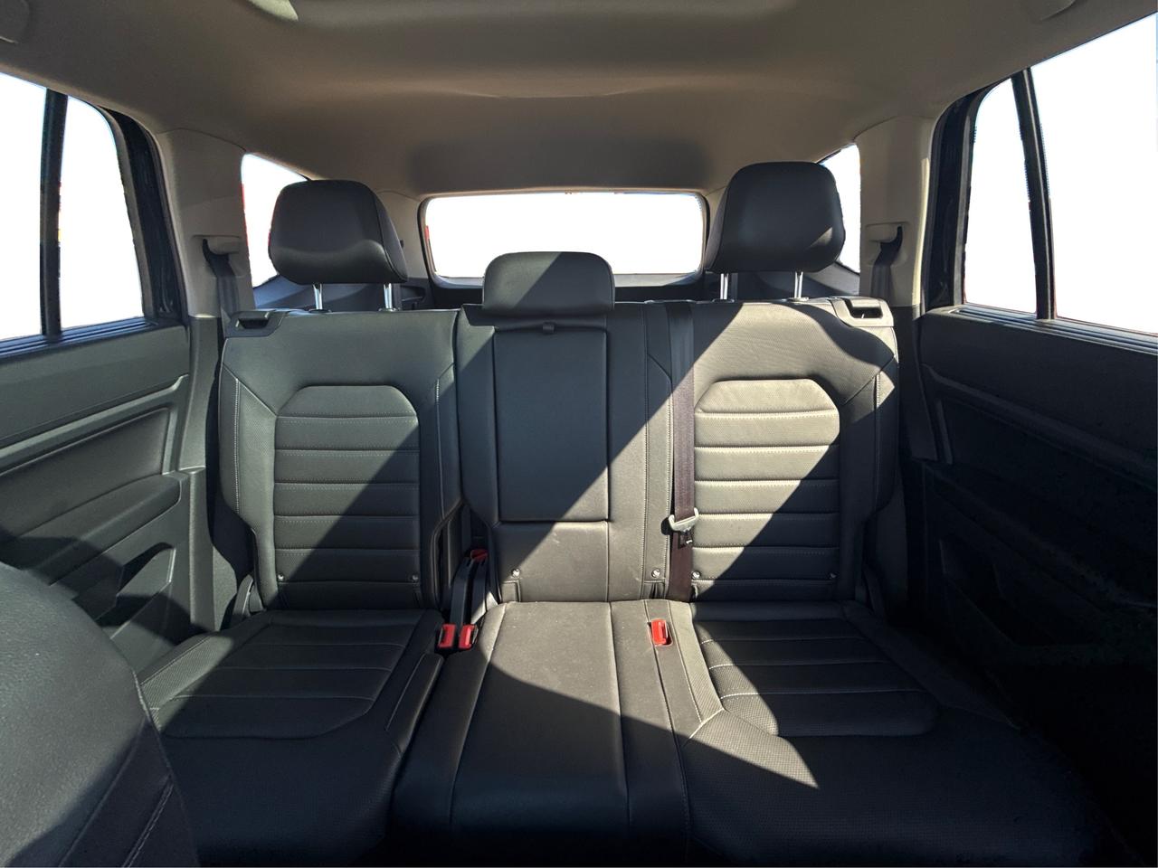 2018 Volkswagen Atlas AWD NAV LEATHER SUNROOF WE FINANCE ALL CREDIT! Photo