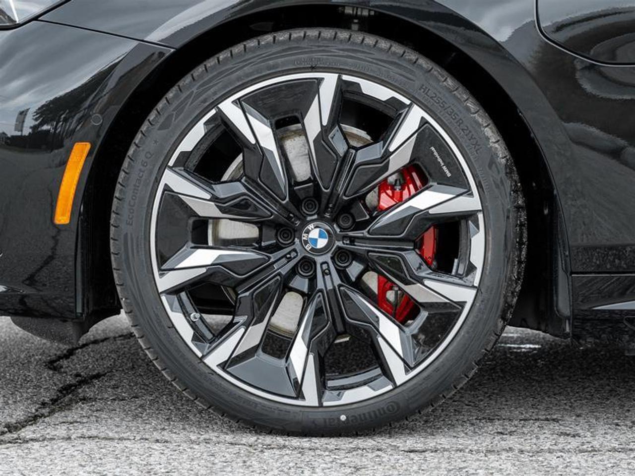 2027 BMW 550e xDrive 4dr All-Wheel Drive Sedan Photo4