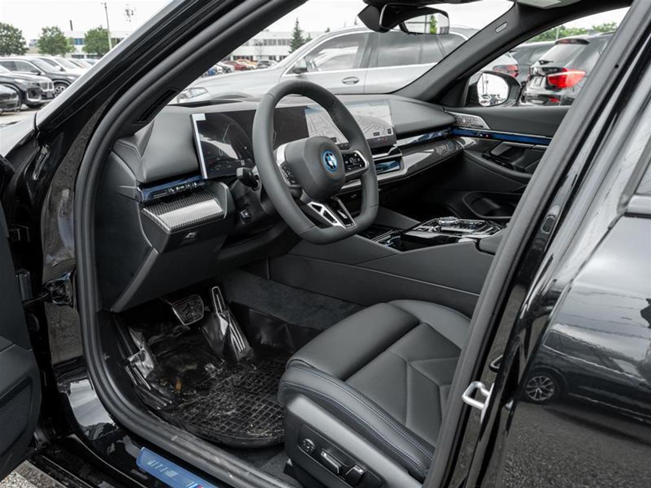 2027 BMW 550e xDrive 4dr All-Wheel Drive Sedan Photo
