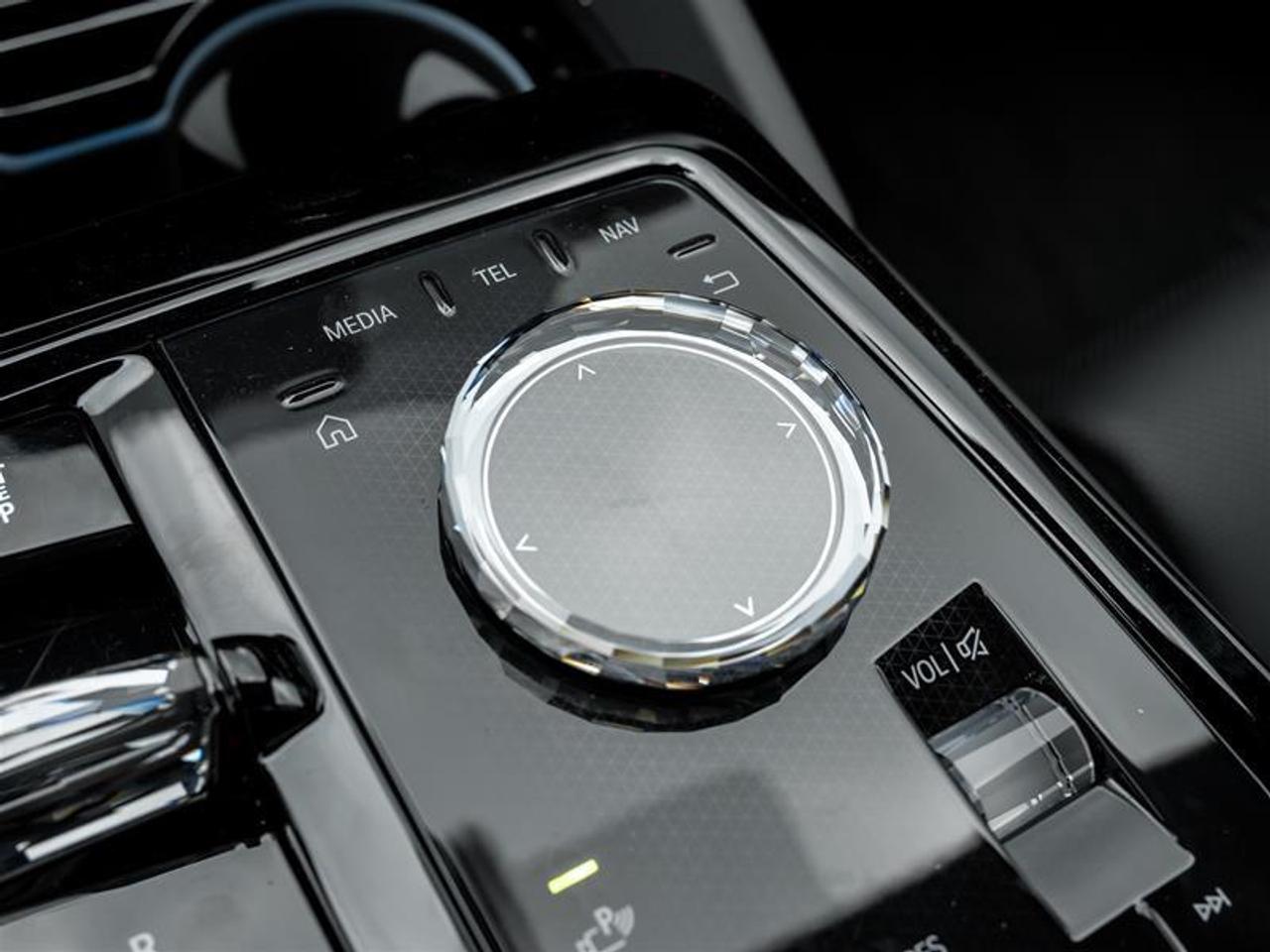 2027 BMW 550e xDrive 4dr All-Wheel Drive Sedan Photo