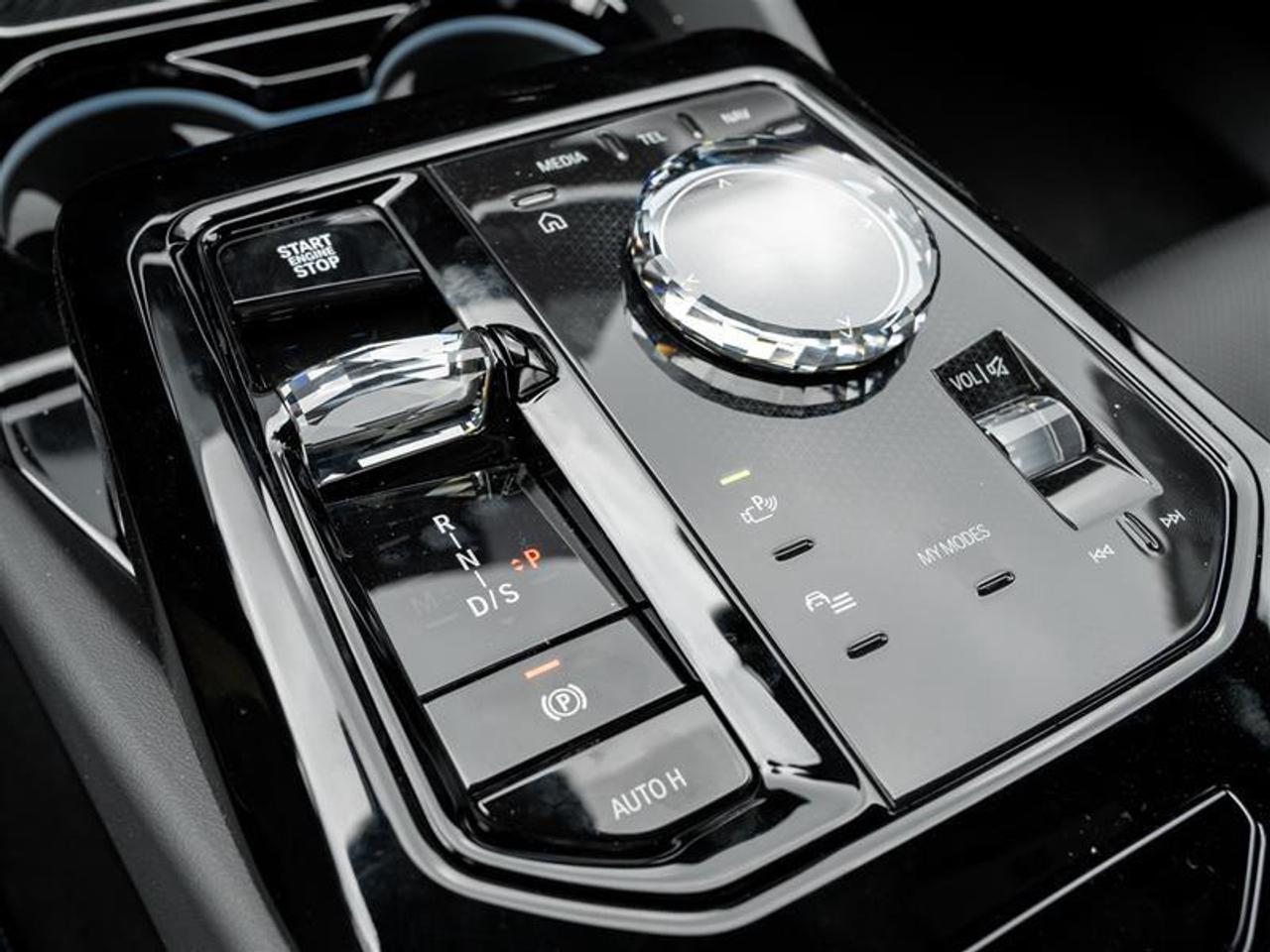 2027 BMW 550e xDrive 4dr All-Wheel Drive Sedan Photo